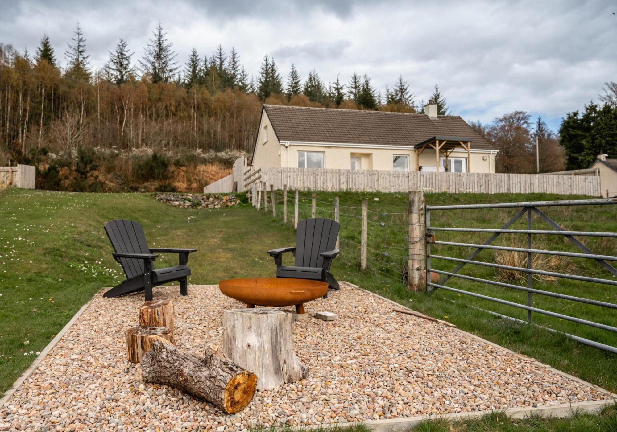 Loch Ness Cottage Форт Аугустус Экстерьер фото